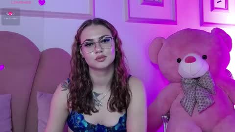 Snapshot of abby__white chatting on September 2025 07:02:02 PM Abby online show from September 2025 07:02:02 PM