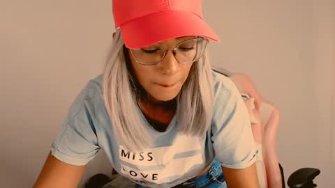 Snapshot of abby_liu chatting on December 2024 06:53:01 PM May Imstagram online show from December 2024 06:53:01 PM