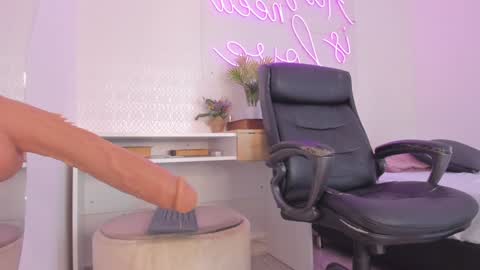 Snapshot of abby_me chatting on January 2025 03:15:02 PM A B B Y online show from January 2025 03:15:02 PM