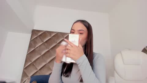Snapshot of abby_me chatting on January 2025 01:19:02 PM A B B Y online show from January 2025 01:19:02 PM