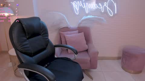 Snapshot of abbydalton chatting on January 2025 01:32:01 PM Abby Dalton online show from January 2025 01:32:01 PM