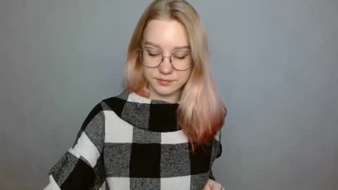 Abby Lovense is active online show from December 2024 09:31:01 AM