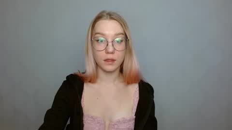 Abby Lovense is active online show from January 2025 12:27:02 PM