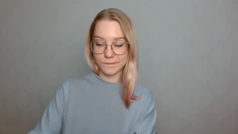 Abby Lovense is active online show from January 2025 10:48:02 AM