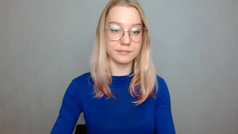 Abby Lovense is active online show from January 2025 12:36:02 PM