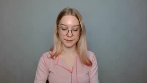 Abby Lovense is active online show from January 2025 12:17:02 PM