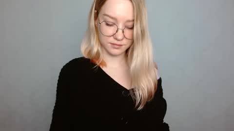 Abby Lovense is active online show from February 2025 11:25:02 AM