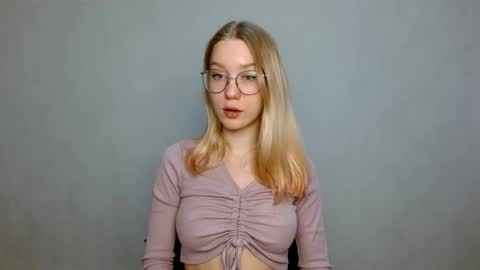 Abby Lovense is active online show from February 2025 11:22:01 AM