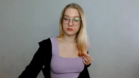 Abby Lovense is active online show from February 2025 09:45:02 AM