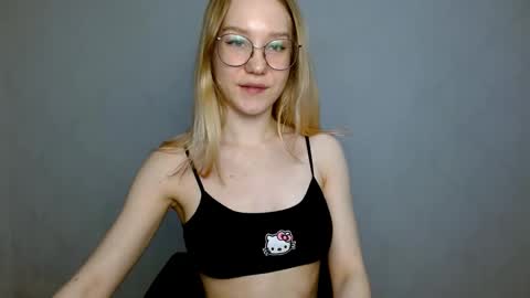 Abby Lovense is active online show from March 2025 11:17:01 AM