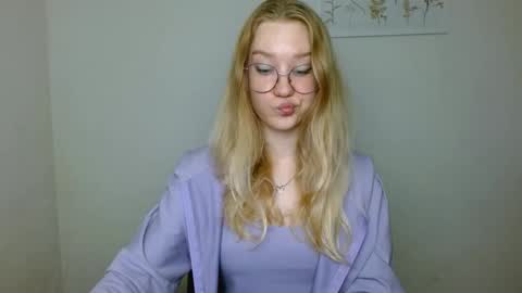 Abby Lovense is active online show from October 2025 01:32:02 PM