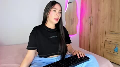 Snapshot of abbyquinn__ chatting on June 2026 07:13:02 AM Abby online show from June 2026 07:13:02 AM