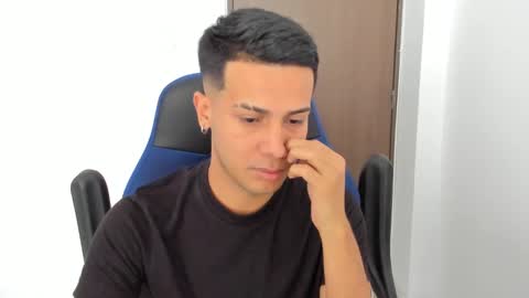 Independence model AbelAsburgo online show from December 2024 07:32:02 PM