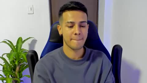 Independence model AbelAsburgo online show from March 2025 11:49:02 PM