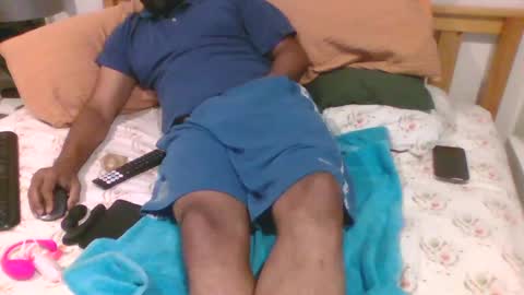 Snapshot of abhi_cam chatting on December 2024 08:28:02 PM Naked Gentleman online show from December 2024 08:28:02 PM