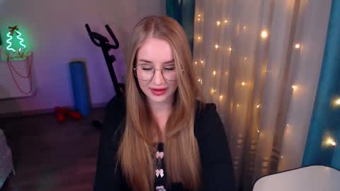 Snapshot of abigail_flex chatting on December 2024 07:45:02 PM Anna online show from December 2024 07:45:02 PM