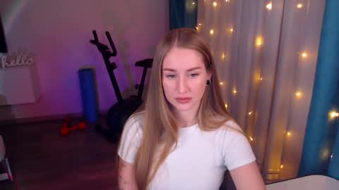 Snapshot of abigail_flex chatting on January 2025 06:36:02 PM Anna online show from January 2025 06:36:02 PM