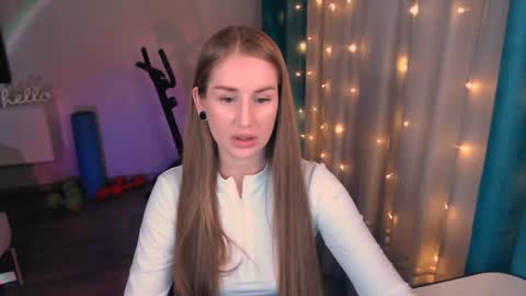 Snapshot of abigail_flex chatting on February 2025 07:55:01 PM Anna online show from February 2025 07:55:01 PM