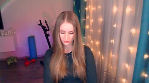 Snapshot of abigail_flex chatting on February 2025 06:32:02 PM Anna online show from February 2025 06:32:02 PM