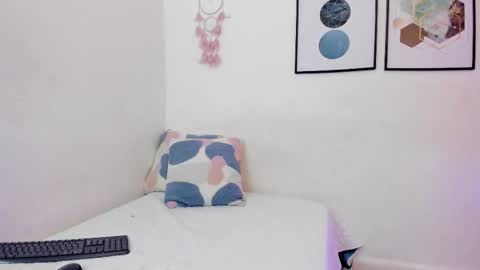 Abriil online show from October 2025 03:50:01 AM