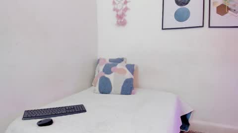 Abriil online show from October 2025 03:39:02 AM