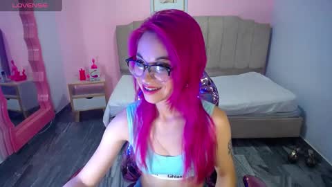 abril_ch_ online show from September 2025 10:50:01 AM