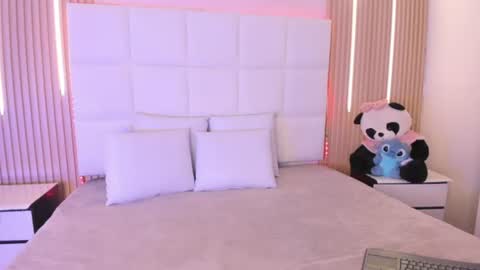 abril_snow online show from July 2026 08:44:02 PM