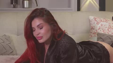 Abril Colls online show from April 2026 05:12:02 AM