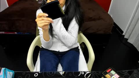 Snapshot of abrillee1 chatting on December 2024 07:43:01 PM ABRIL online show from December 2024 07:43:01 PM