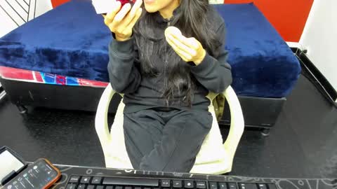 Snapshot of abrillee1 chatting on January 2025 07:18:02 PM ABRIL online show from January 2025 07:18:02 PM