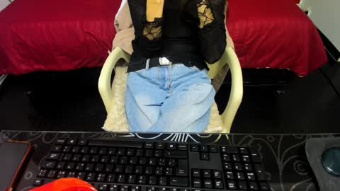 Snapshot of abrillee1 chatting on February 2025 07:02:01 PM ABRIL online show from February 2025 07:02:01 PM