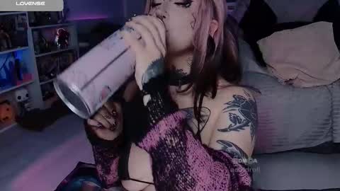 Snapshot of aciddroll chatting on October 2025 08:41:01 PM Acid or Iya vacation November 19 to November 26 online show from October 2025 08:41:01 PM