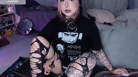 Snapshot of aciddroll chatting on October 2025 09:15:01 PM Acid or Iya vacation November 19 to November 26 online show from October 2025 09:15:01 PM