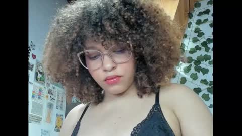 Snapshot of ada_gales_ chatting on February 2025 01:24:01 AM  Isa  online show from February 2025 01:24:01 AM