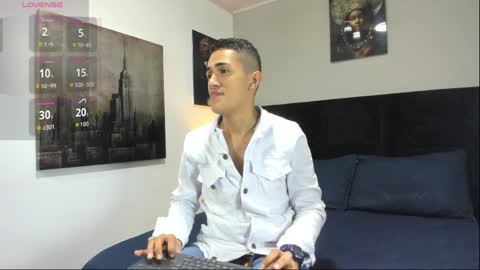 adam_walker_1 online show from April 2026 02:36:02 PM