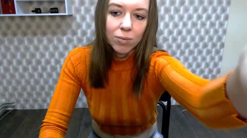 adamais_ online show from December 2024 08:00:02 AM