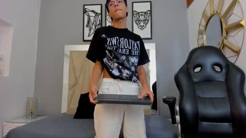 Adams Bobby online show from November 2025 11:47:01 AM