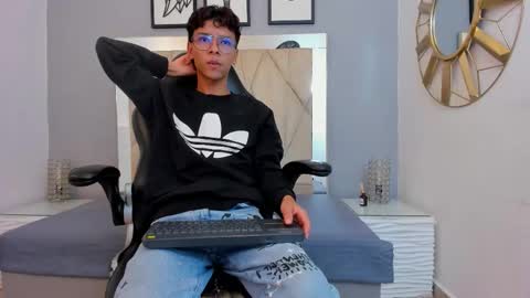 Adams Bobby online show from December 2025 11:26:02 AM