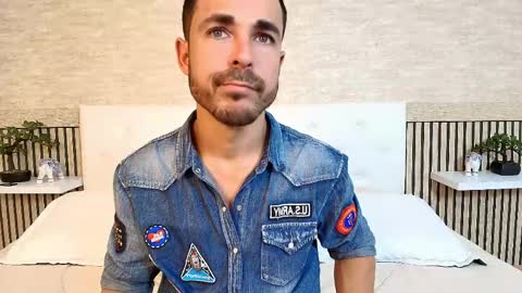 Im Adams Sanz online show from March 2026 07:19:02 PM