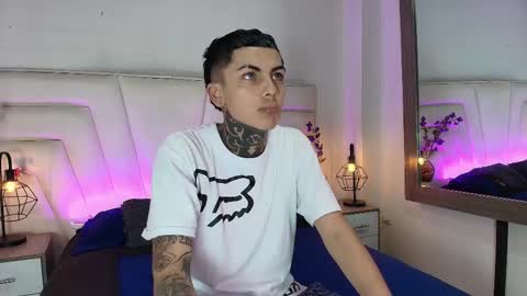 AdamsWalkerr  online show from February 2026 11:57:02 AM