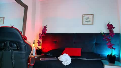 AdamsWalkerr  online show from March 2026 01:00:01 PM