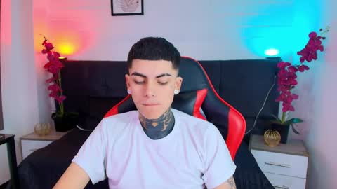 AdamsWalkerr  online show from April 2026 01:10:02 PM