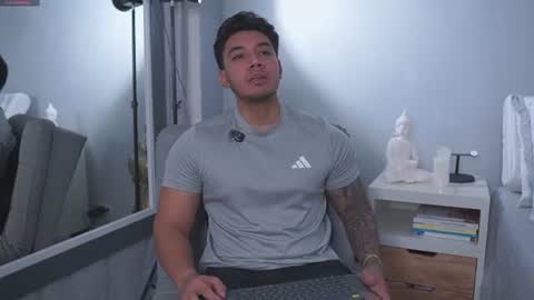 Snapshot of adan_johns chatting on June 2026 05:04:02 PM Adan Johns online show from June 2026 05:04:02 PM