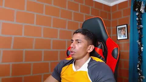 Snapshot of adan_sin1 chatting on December 2024 11:03:02 PM Adan Sin online show from December 2024 11:03:02 PM
