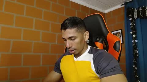 Snapshot of adan_sin1 chatting on January 2025 03:25:01 PM Adan Sin online show from January 2025 03:25:01 PM