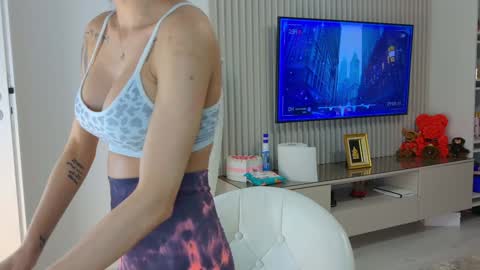 Tori online show from January 2025 08:40:01 PM