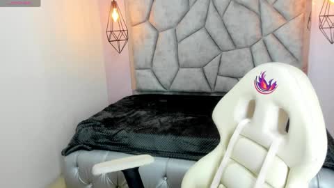 addy__02 online show from April 2026 07:58:01 PM