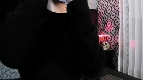 Snapshot of adeelinee chatting on October 2025 08:06:02 PM Ade online show from October 2025 08:06:02 PM