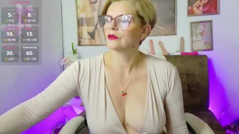 Snapshot of adeellee_ chatting on October 2025 08:26:02 AM adeellee online show from October 2025 08:26:02 AM