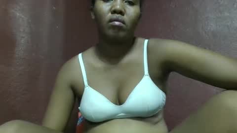 Snapshot of adelealy chatting on February 2025 09:21:01 AM adelealy online show from February 2025 09:21:01 AM